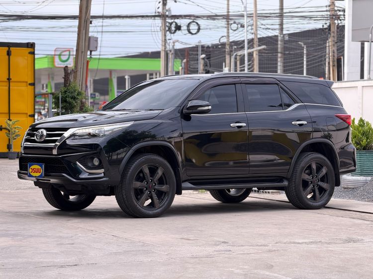 รถ Toyota Fortuner 2.8 V TRD Sportivo 4WD สี ดำ