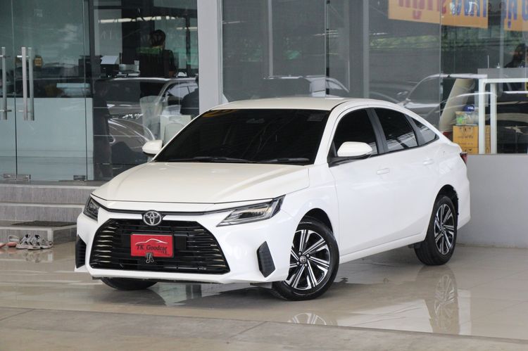 รถ Toyota Yaris ATIV 1.2 Smart สี ขาว
