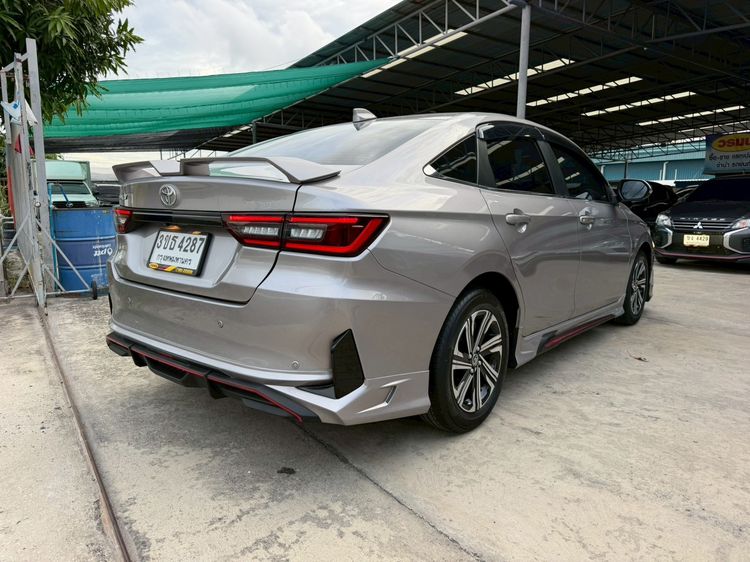Toyota Yaris ATIV 2022 1.2 Premium Sedan เบนซิน ไม่ติดแก๊ส เกียร์ธรรมดา เทา รูปที่ 4