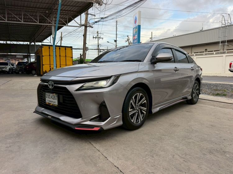 Toyota Yaris ATIV 2022 1.2 Premium Sedan เบนซิน ไม่ติดแก๊ส เกียร์ธรรมดา เทา รูปที่ 2
