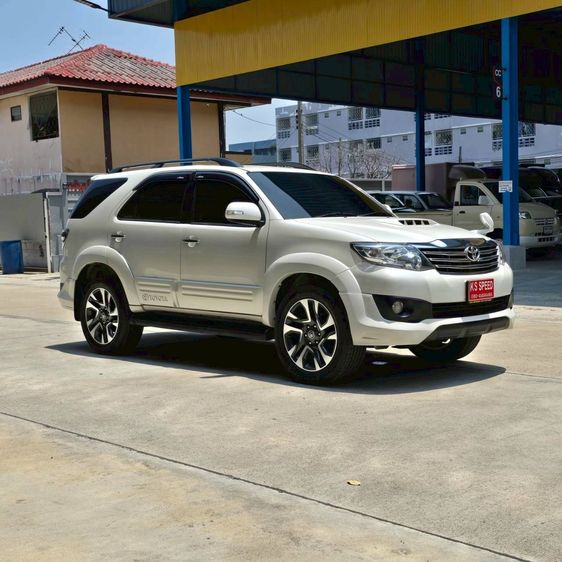 Toyota Fortuner 2013 3.0 V Utility-car ดีเซล ไม่ติดแก๊ส เกียร์อัตโนมัติ ขาว รูปที่ 2