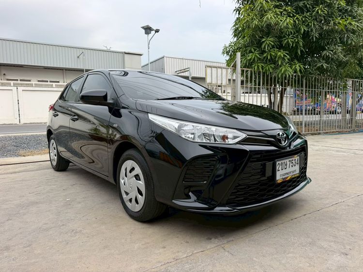 Toyota Yaris 2022 1.2 Entry Sedan เบนซิน ไม่ติดแก๊ส เกียร์อัตโนมัติ ดำ รูปที่ 3