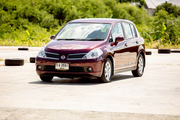 รถ Nissan Tiida 1.6 G Latio สี แดง