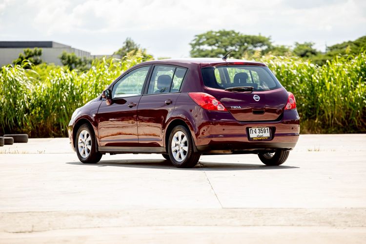 Nissan Tiida 2006 1.6 G Latio Sedan เบนซิน เกียร์อัตโนมัติ แดง รูปที่ 4