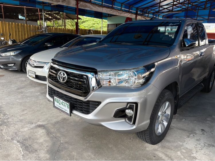 รถ Toyota Hilux Revo 2.4 E Prerunner สี บรอนซ์เงิน