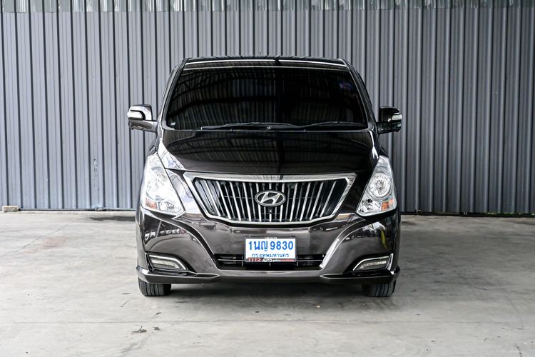 Hyundai H-1  2018 2.5 Deluxe Van ดีเซล ไม่ติดแก๊ส เกียร์อัตโนมัติ น้ำตาล รูปที่ 2