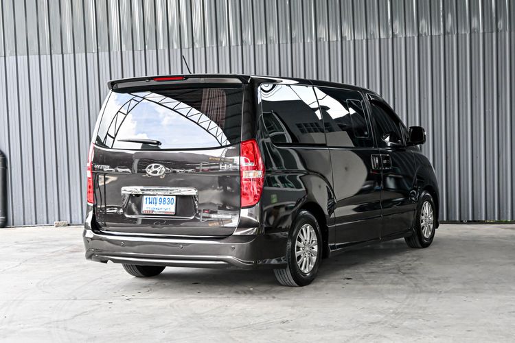 Hyundai H-1  2018 2.5 Deluxe Van ดีเซล ไม่ติดแก๊ส เกียร์อัตโนมัติ น้ำตาล รูปที่ 4