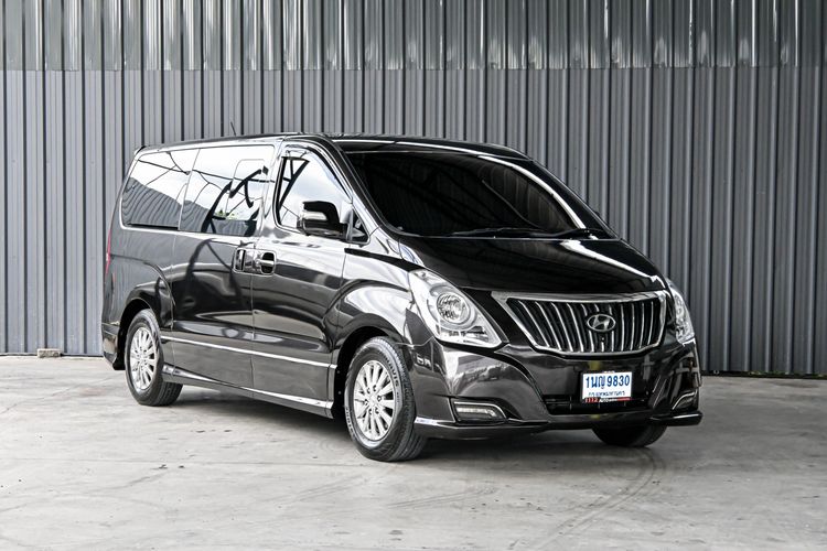 Hyundai H-1  2018 2.5 Deluxe Van ดีเซล ไม่ติดแก๊ส เกียร์อัตโนมัติ น้ำตาล รูปที่ 3