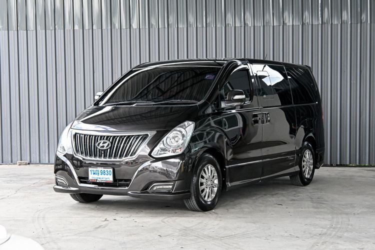 รถ Hyundai H-1  2.5 Deluxe สี น้ำตาล