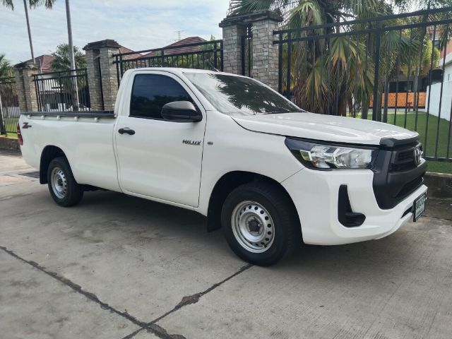 รถ Toyota Hilux Revo 2.4 Entry สี ขาว