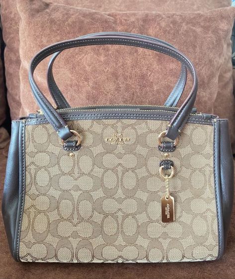 กระเป๋าcoach