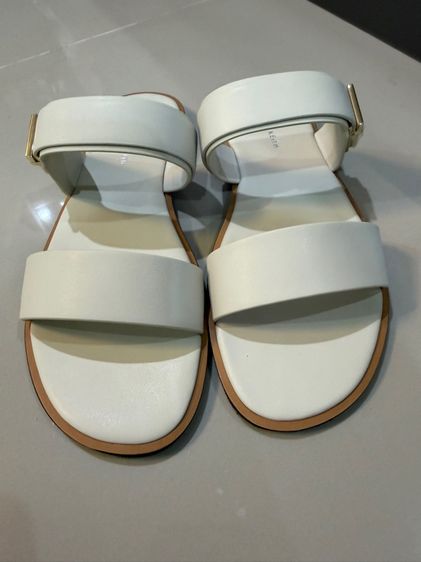 Charles Keith รองเท้าแตะสีขาว