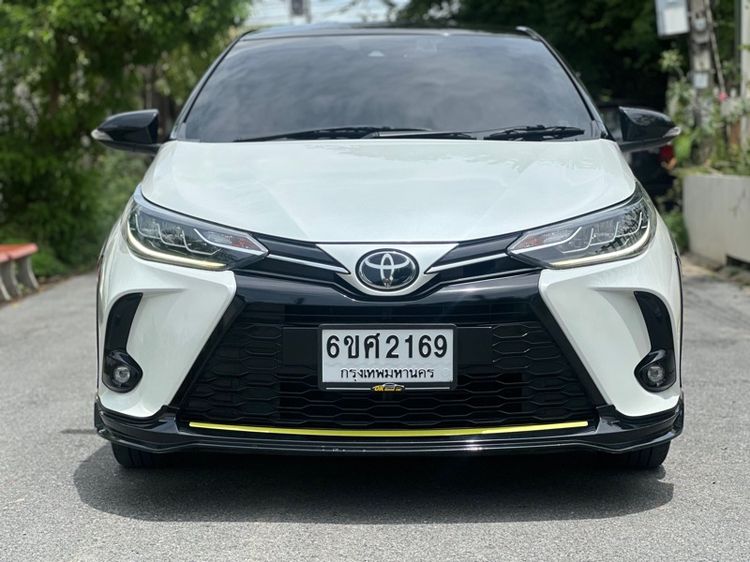 รถ Toyota Yaris 1.2 Sport Premium สี ขาว