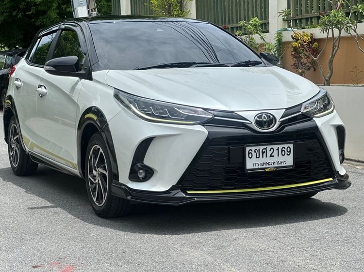 Toyota Yaris 2020 1.2 Sport Premium Sedan เบนซิน ไม่ติดแก๊ส เกียร์อัตโนมัติ ขาว รูปที่ 2