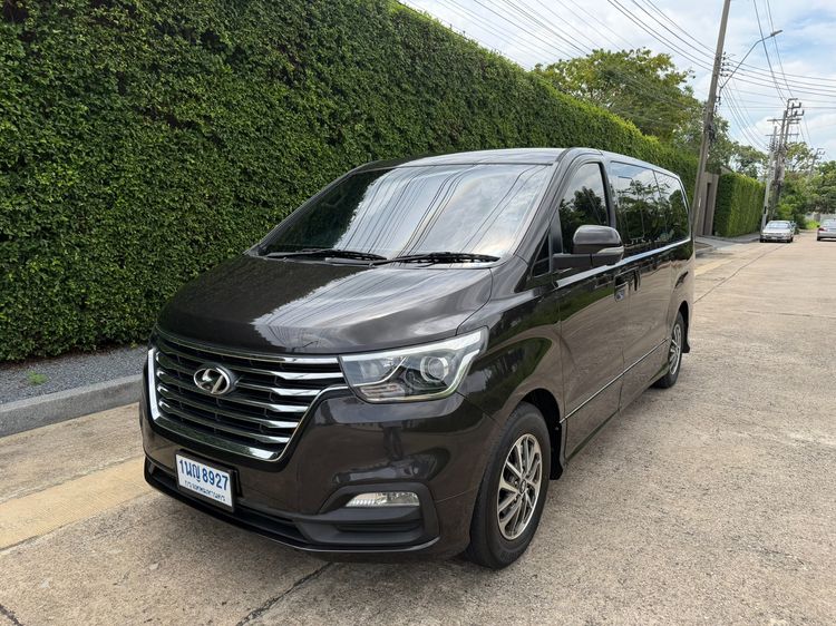 รถ Hyundai H-1  2.5 Deluxe สี น้ำตาล