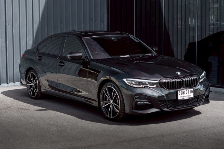 รถ BMW Series 3 330i สี ดำ