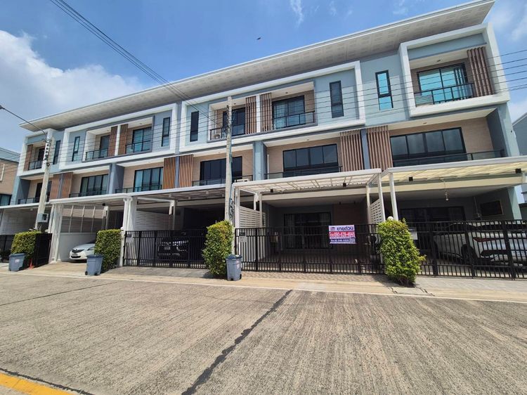 ทาวน์โฮม 3 ชั้น หมู่บ้านชญาดา แอทเวิร์ค ซอยศรีด่าน 22 บ้านสวย ฟังก์ชันครบ ตกแต่งพร้อมเข้าอยู่ เหมาะทั้งสำหรับครอบครัวใหญ่