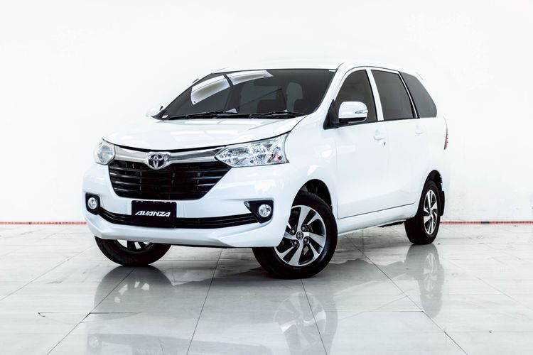 รถ Toyota Avanza 1.5 G สี ขาว
