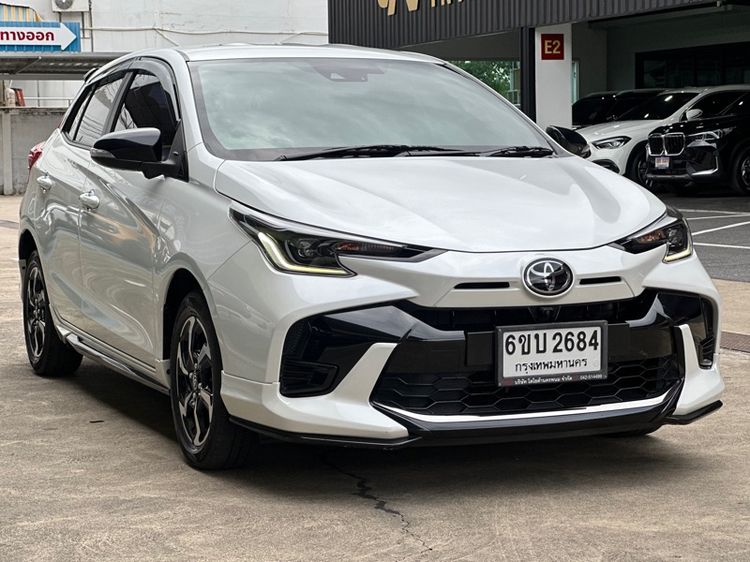 Toyota Yaris 2023 1.2 Premium Sedan เบนซิน ไม่ติดแก๊ส เกียร์อัตโนมัติ ขาว รูปที่ 4