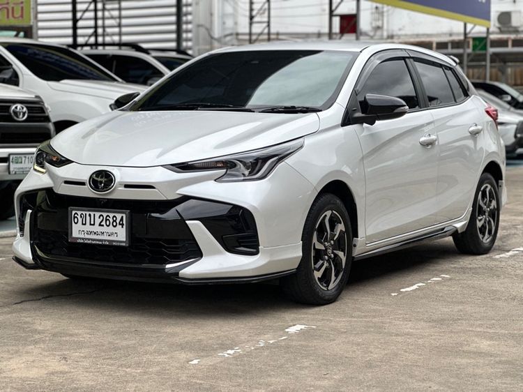 Toyota Yaris 2023 1.2 Premium Sedan เบนซิน ไม่ติดแก๊ส เกียร์อัตโนมัติ ขาว รูปที่ 3