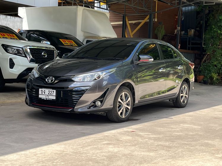 รถ Toyota Yaris ATIV 1.2 S สี เทา
