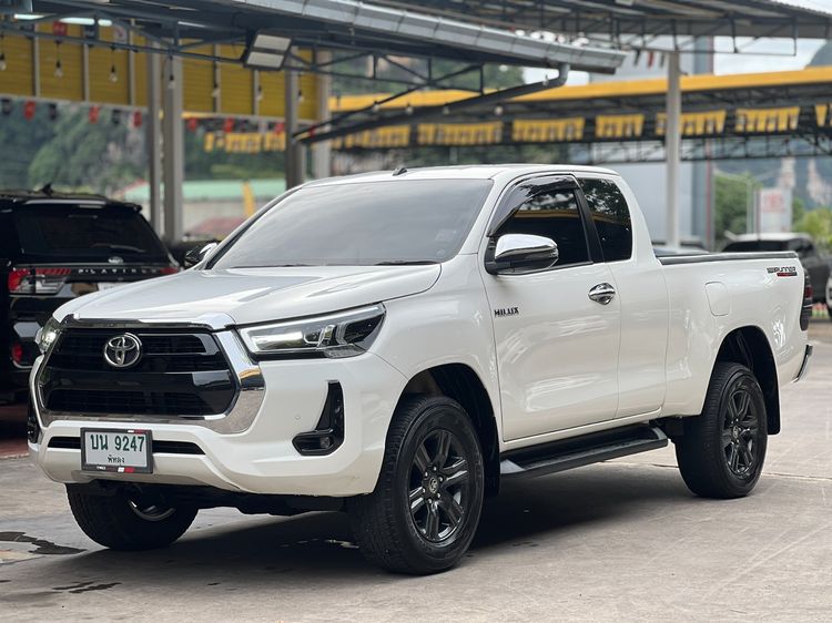 รถ Toyota Hilux Revo Smart Cab 2.4 Entry Prerunner สี ขาว