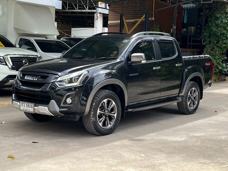 รถ Isuzu D-MAX 3.0 V-Cross Z 4WD สี ดำ