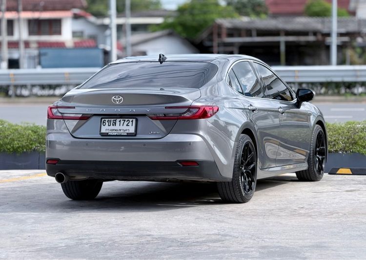 Toyota Camry 2025 2.5 HEV Premium Luxury Sedan ไฮบริด ไม่ติดแก๊ส เกียร์อัตโนมัติ เทา รูปที่ 4