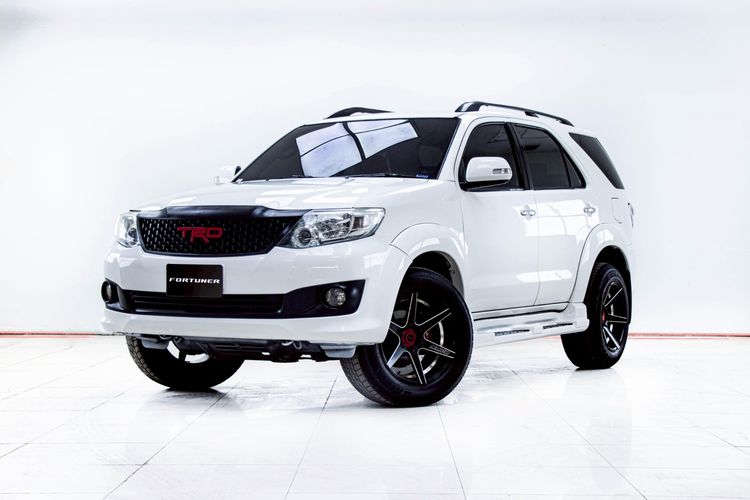 รถ Toyota Fortuner 2.7 V สี ขาว