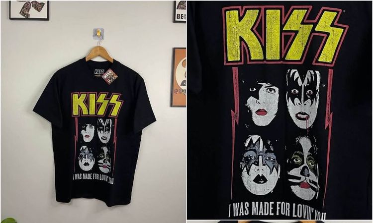 เสื้อวงkiss ปั้มคอลิขสิทธิ์kiss2024 ไซส์L รอบอก43นิ้ว ยาว29นิ้ว ตะเข็บคู่บนล่างมีข้างเดิม รูปที่ 2
