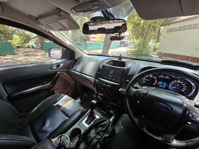 รถ Ford Ranger 2.2 Hi-Rider Wildtrak สี ส้ม