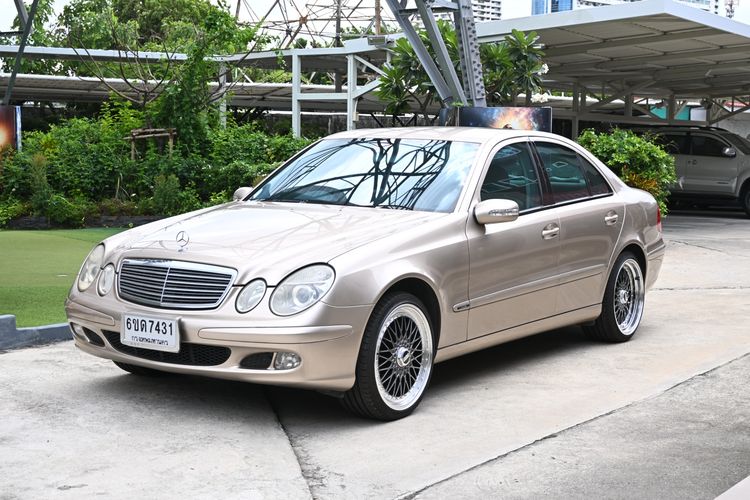 รถ Mercedes-Benz E-Class E220 CDI สี บรอนซ์ทอง