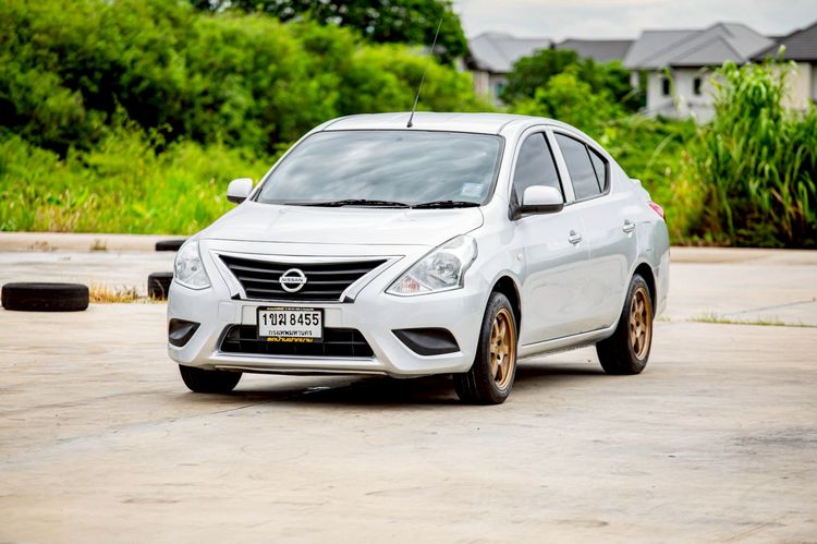 รถ Nissan Almera 1.2 E สี เทา