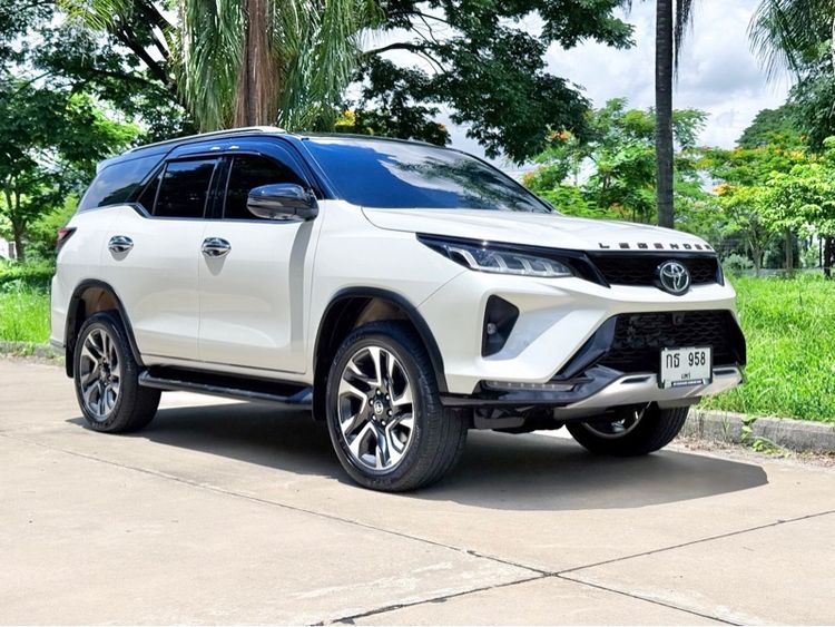 Toyota Fortuner 2022 2.4 Legender Black Top Utility-car ดีเซล เกียร์อัตโนมัติ ขาว รูปที่ 2