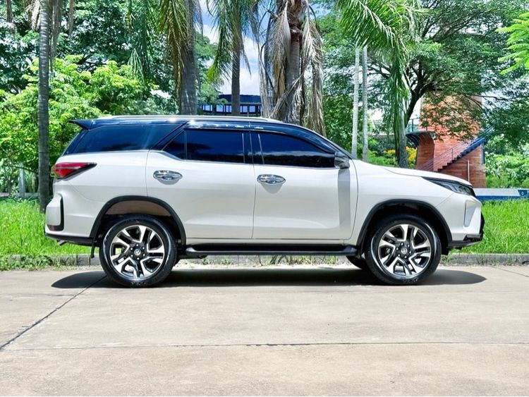 Toyota Fortuner 2022 2.4 Legender Black Top Utility-car ดีเซล เกียร์อัตโนมัติ ขาว รูปที่ 3
