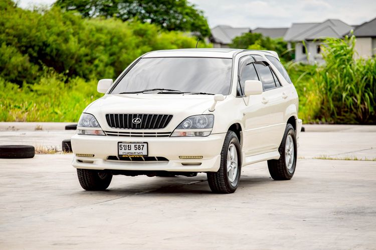 รถ Toyota Harrier 3.0 300G 4WD สี ขาว