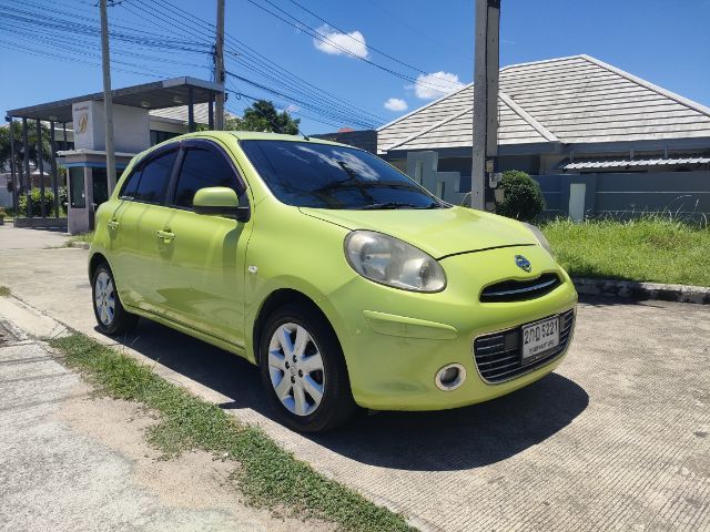 รถ Nissan March 1.2 V สี เขียว