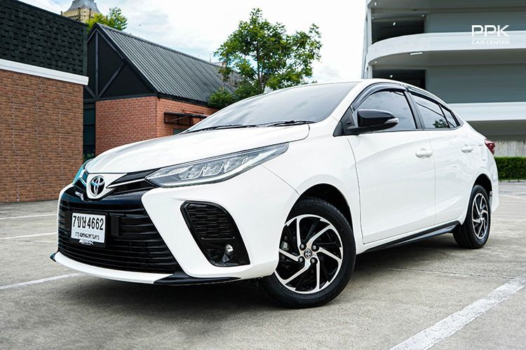 รถ Toyota Yaris ATIV 1.2 Sport สี ขาว