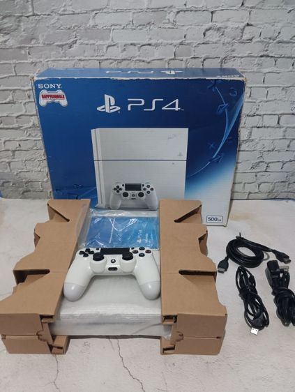 Sony เครื่องเกมส์โซนี่ เพลย์สเตชั่น PS4 (Playstation 4) เชื่อมต่อไร้สายได้ PS4 CUH-1206A 500 GB Glacier White มือสอง