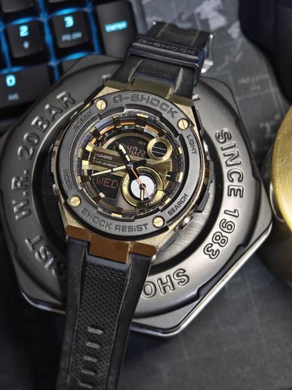 Casio G-Shock G-Steel รุ่น GST-200CP หน้าทอง สายดำลายคริสตัล