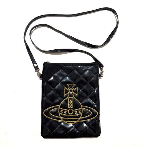 หญิง ดำ อื่นๆ กระเป๋าสะพาย Vivienne Westwood แท้ 💯 สภาพดีมาก ปักโลโก้สีทองสวย ขนาด 18 X 23 cm สภาพสมบูรณ์ ดีเทลสวยครับ 