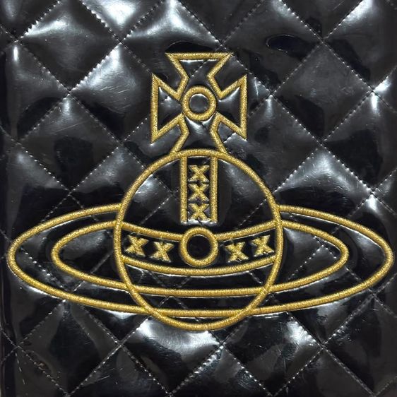 กระเป๋าสะพาย Vivienne Westwood แท้ 💯 สภาพดีมาก ปักโลโก้สีทองสวย ขนาด 18 X 23 cm สภาพสมบูรณ์ ดีเทลสวยครับ  รูปที่ 3