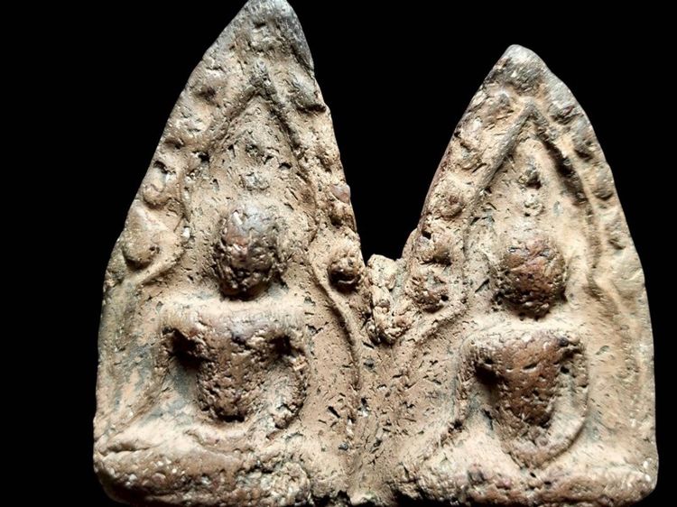 พระขุนแผนพลายคู่เนื้อดินบ้านกร่างสพรรณบุรี