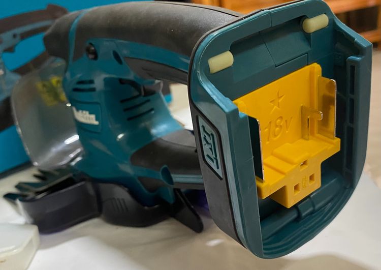  MAKITA DUM604Z กรรไกรเล็มหญ้าไร้สาย 18 โวลต์  ไม่มีแบตเตอรี่   ใช้งานได้ดี รูปที่ 6