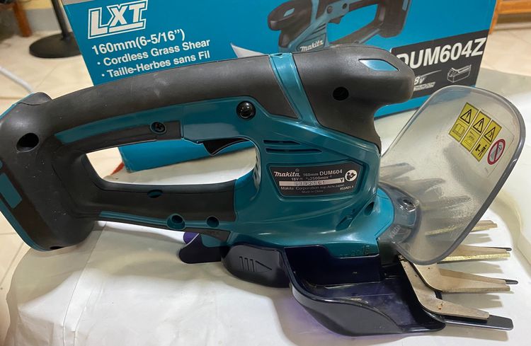 MAKITA DUM604Z กรรไกรเล็มหญ้าไร้สาย 18 โวลต์  ไม่มีแบตเตอรี่   ใช้งานได้ดี รูปที่ 8