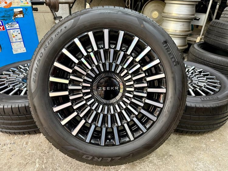 19" ล้อแม็ก ZEEKR 009 ขอบ 19” 5 รู 112 ถอดป้ายแดง ยาง PIRELLI ขนาด 255-50R19 ปลายปี 25