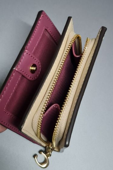 กระเป๋าสตางค์ Coach Chalk Monogram Print Snap with C Charm กว้าง 9.5 x ยาว 10.5 x หนา 3 ซม รูปที่ 4