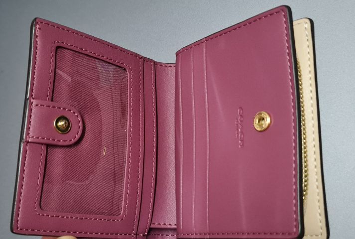 กระเป๋าสตางค์ Coach Chalk Monogram Print Snap with C Charm กว้าง 9.5 x ยาว 10.5 x หนา 3 ซม รูปที่ 3