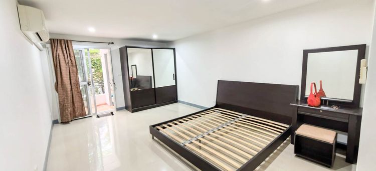 ไม่อนุญาต ตกแต่งครบ คอนโด Regent Home 2 พหลโยธิน ใกล้ BTS สายหยุด
