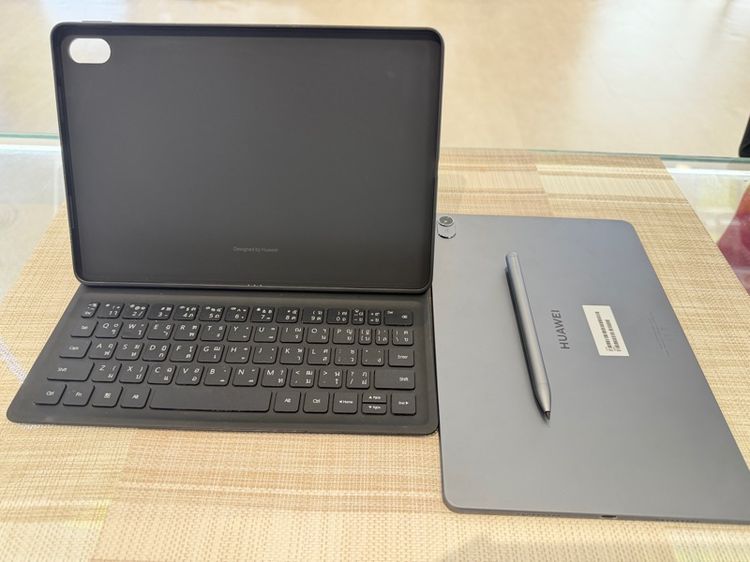256 GB Huawei mate pad พร้อมคีย์บอร์ดและปากกา